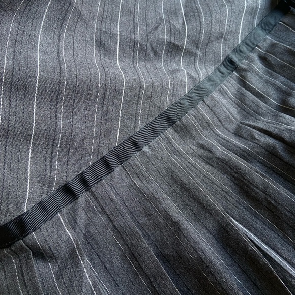 Black and Gray Pinstriped Mini Skirt, pleated mini skirt - Picture 2 of 7